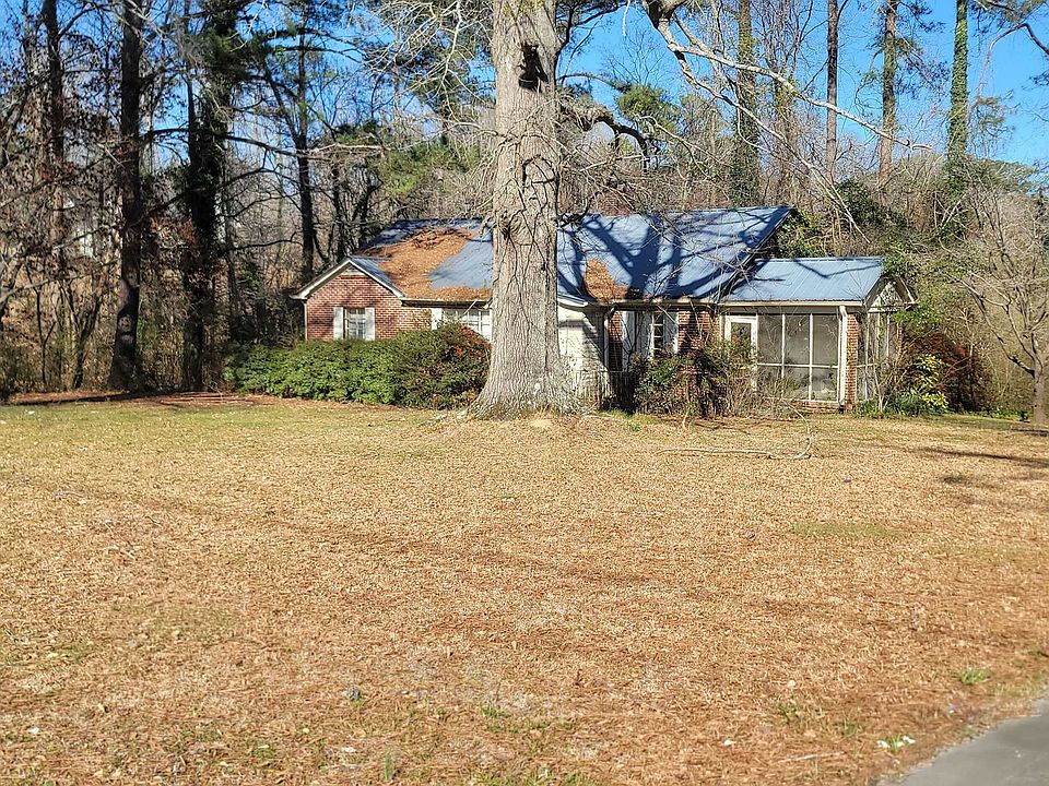 2nd image of 1091 S Military St