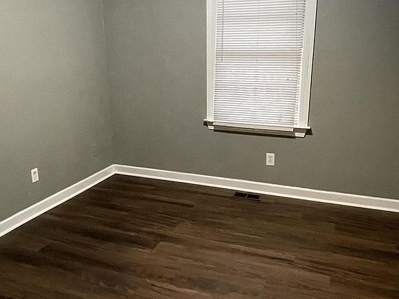5th image of 212 N Library St