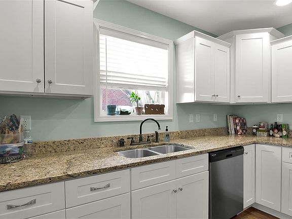 5th image of 1315 Trillium Ln