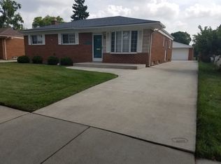 32608 Beechwood Dr, Warren, MI 48088