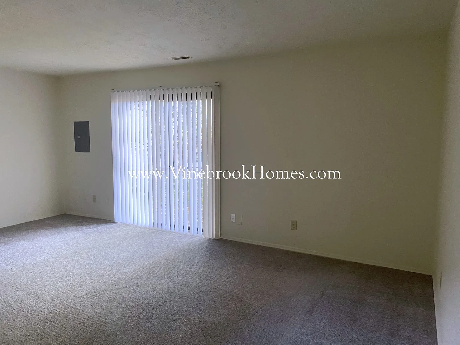 2467 Cross Village Drive — Photo 3