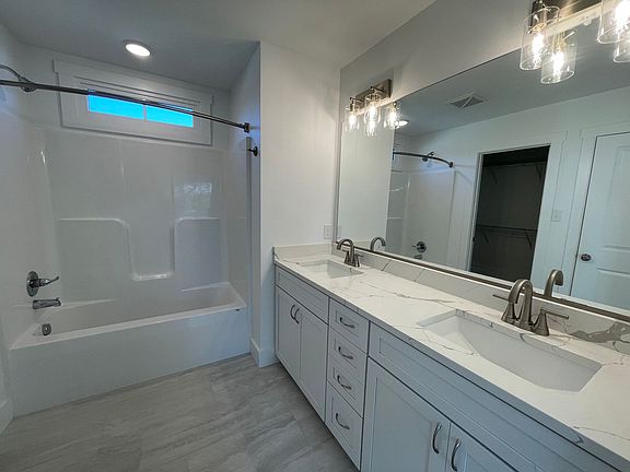 5th image of 510 W 19th St