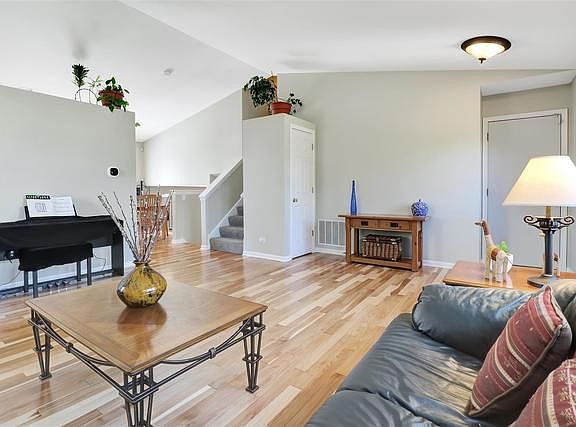 5th image of 7 Asbury Ct