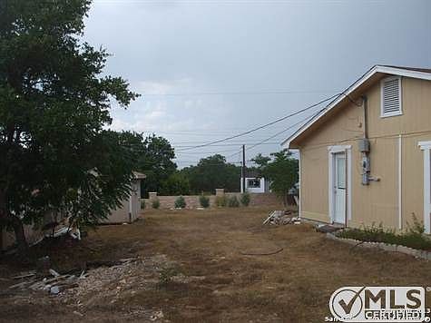 3rd image of 945 Tecumseh Dr