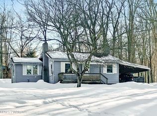 5599 Minks Pond Rd, Bushkill, PA 18324