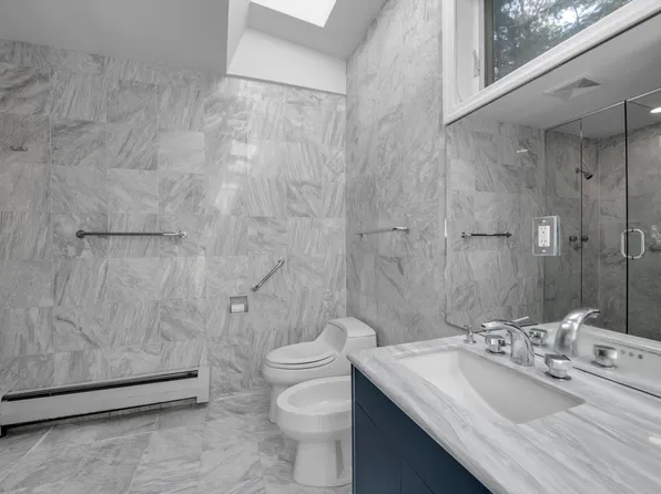 219-44 Peck Avenue image 14 of 32