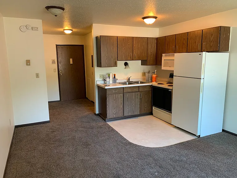 College Park Apartments — Photo 8
