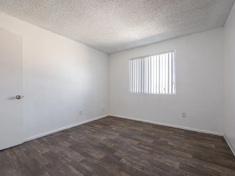 Park West Apartments — Photo 7