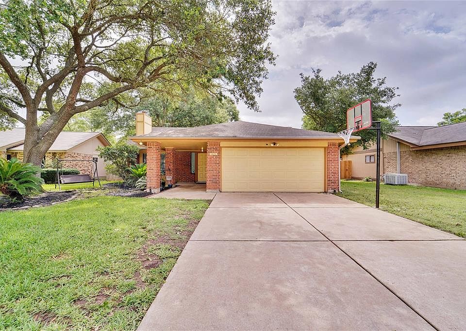 1st image of 815 Mountain Meadows Dr