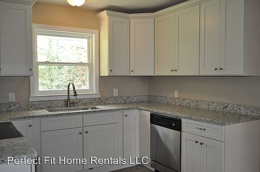 2nd image of 940 Lake Ct SE