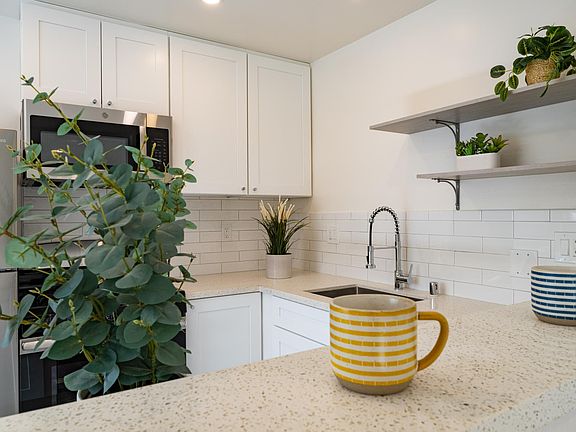 3rd image of 2174 Royal Dr APT 13