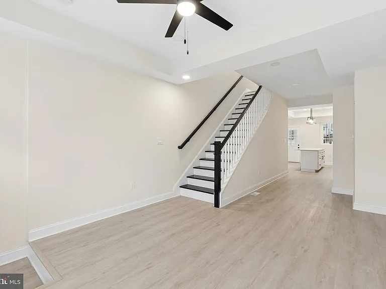 2416 E Hoffman St — Photo 2