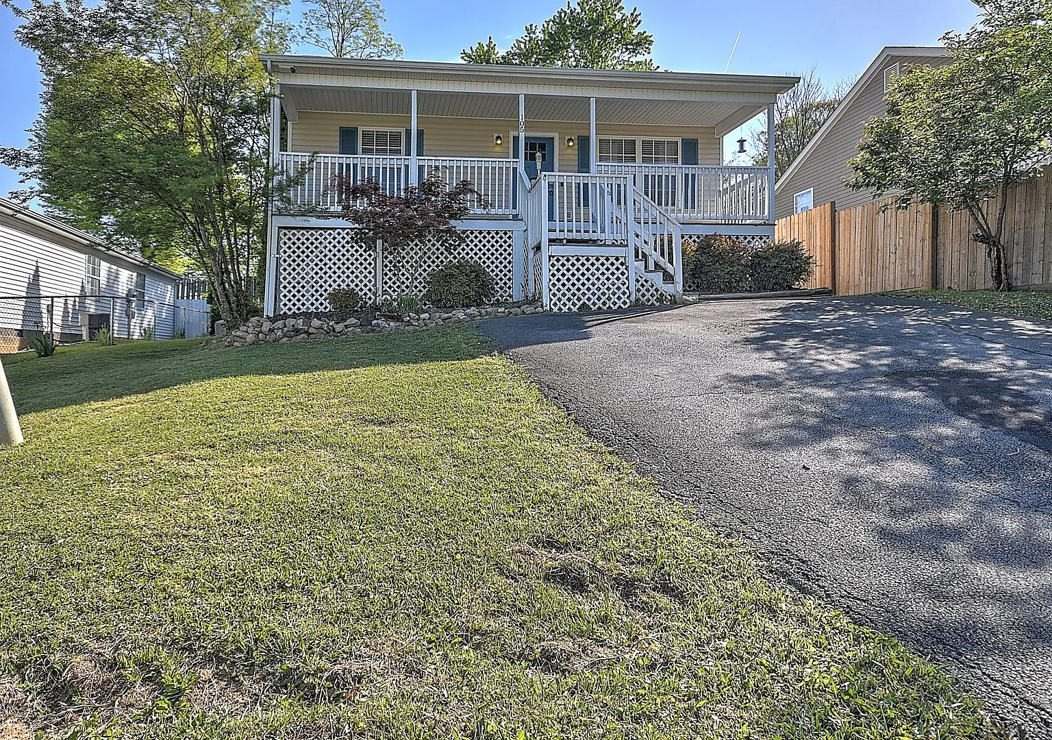 105 Saint James Pl, Bristol, TN 37620 — Photo 3