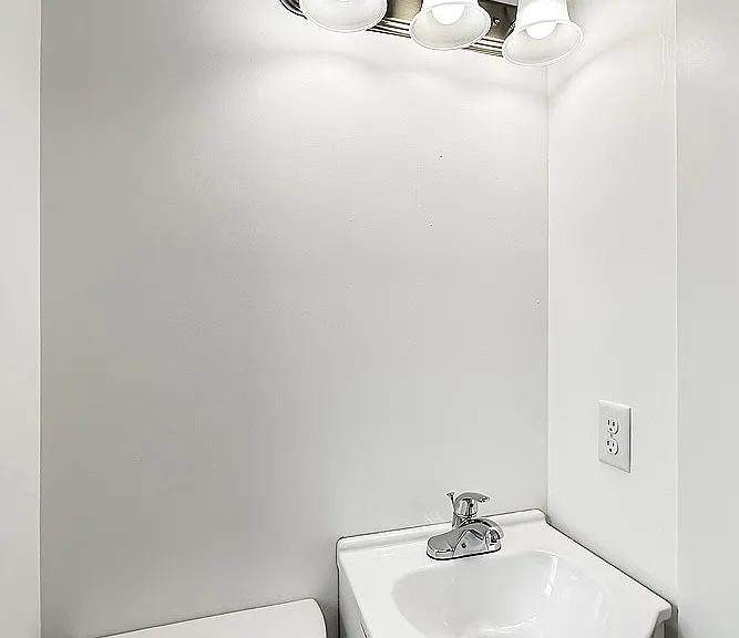 2122 Bancroft St — Photo 1