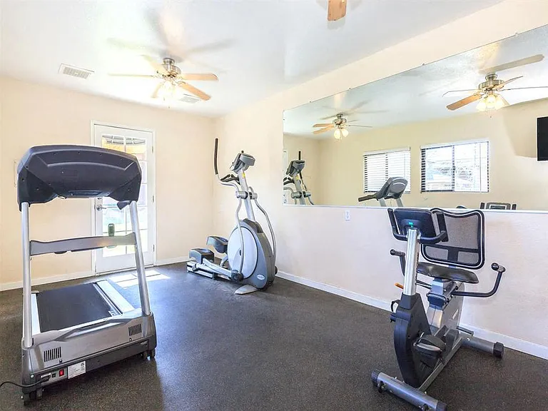 Montecito Apartments — Photo 21