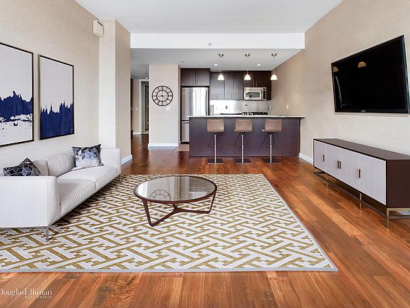3rd image of 350 W 53rd St #7EPHE