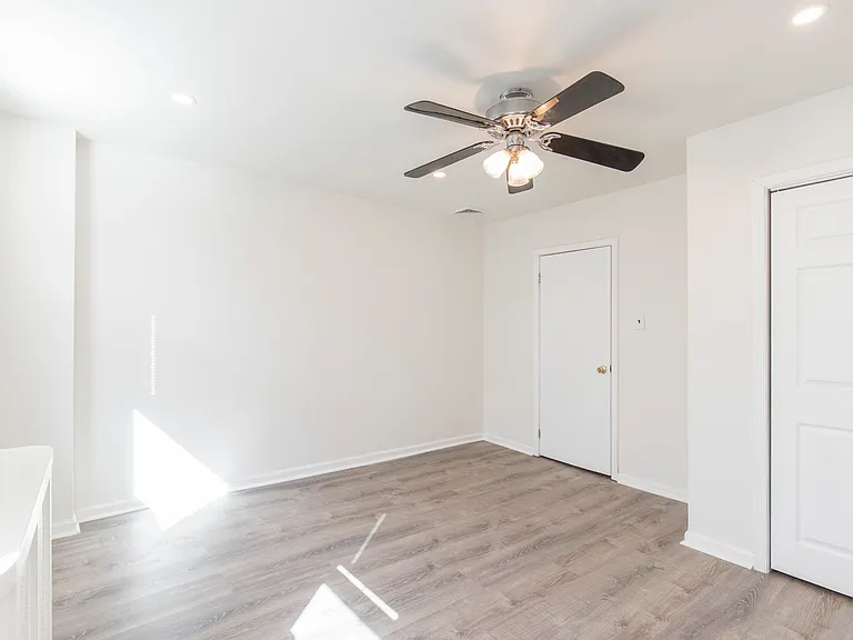 741 S Darien St — Photo 17