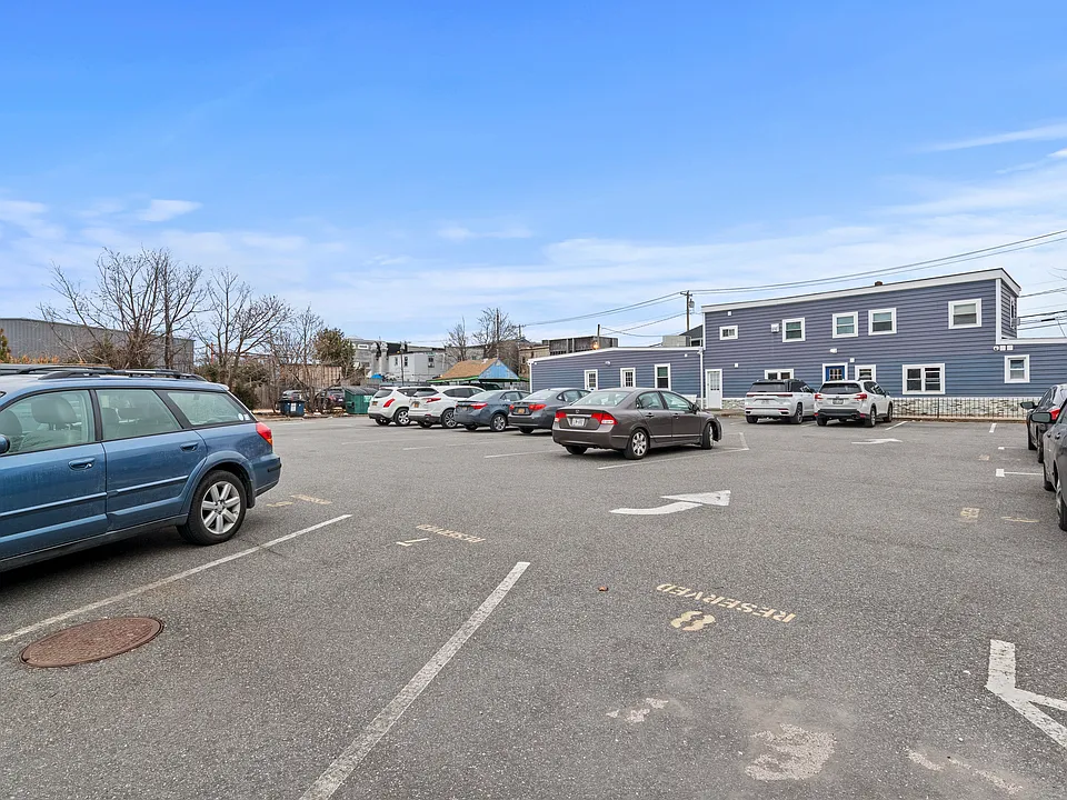 14 Bayville Ave #4
