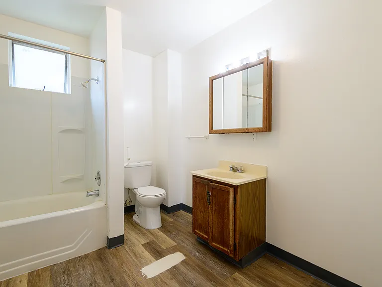 Shannon Apartments — Photo 12