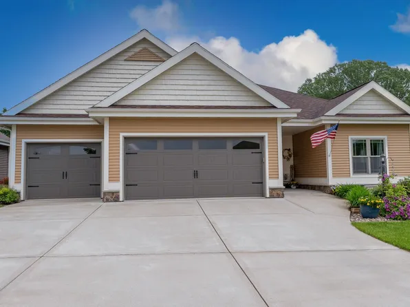 30 Oak Ridge Trl, Deerfield, WI 53531