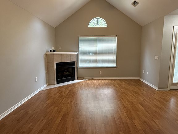 4th image of 105 Willow Brook Dr