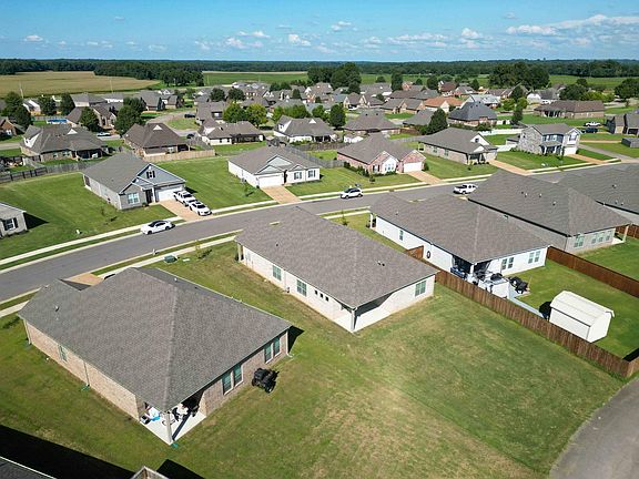 5th image of 75 Daisy Dr