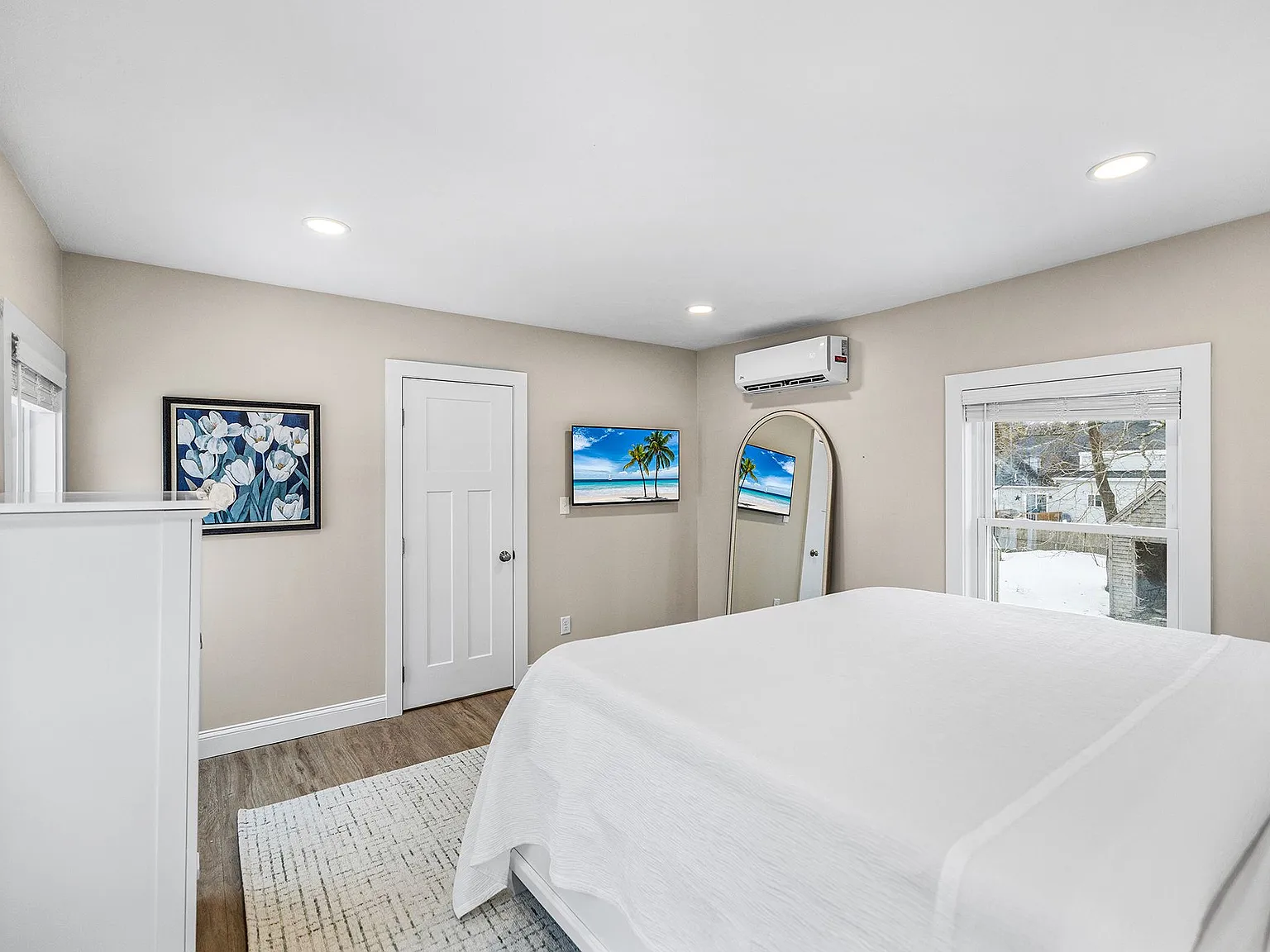 2 bed, 900 sqft, $3,200 — Photo 2