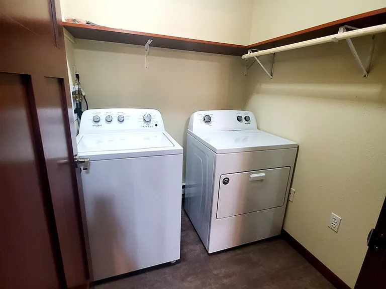 Park Ridge Apartments — Photo 10