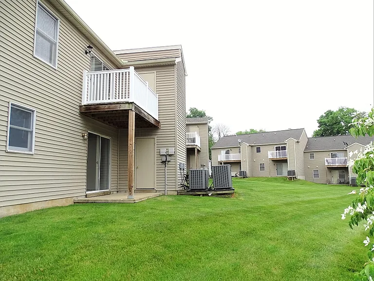 128 Hilldale Dr #B — Photo 10