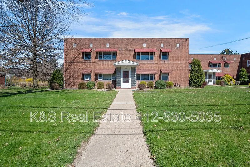 2 bed, 1.0 bath, $875 — Photo 1