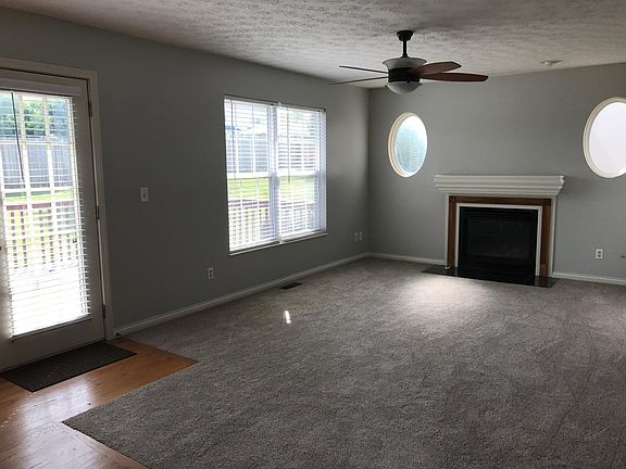 3rd image of 1030 Meadowbrook Ct