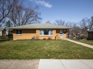 107 E Kimball Ave, Woodstock, IL 60098