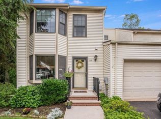 312 Jamestown Ct, Flemington, NJ 08822