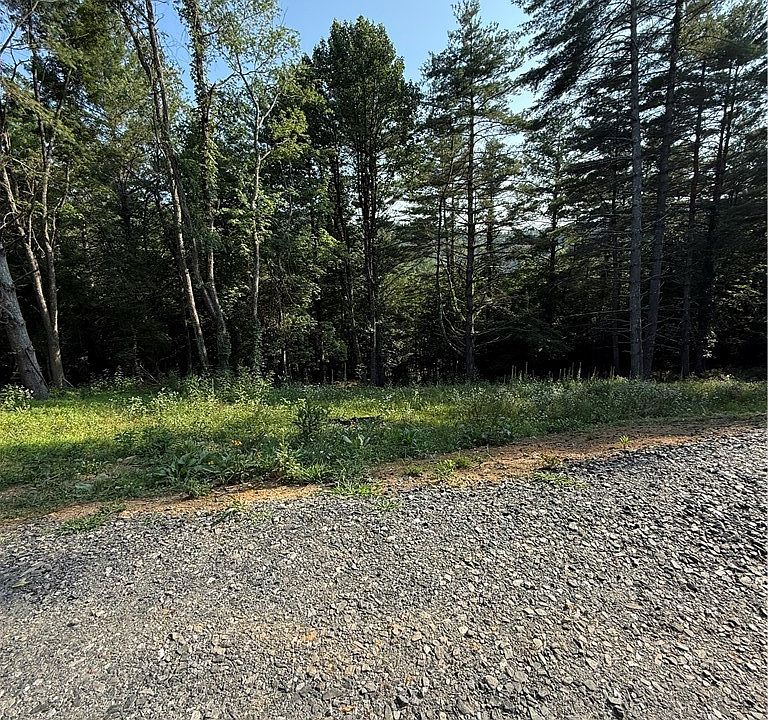 1st image of 915, 951 QC Smith Road