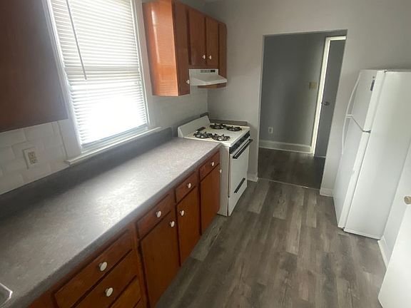 5th image of 234 Sharon Ave #9