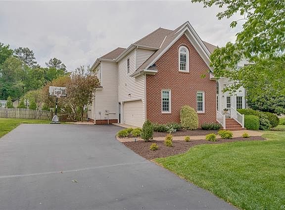 5th image of 8947 Kings Charter Dr