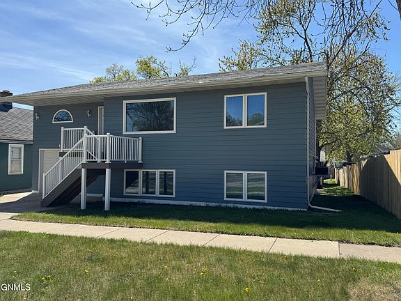3rd image of 611 3rd Ave NE