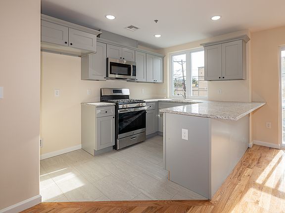 4th image of 241 S 11th St Floor 1