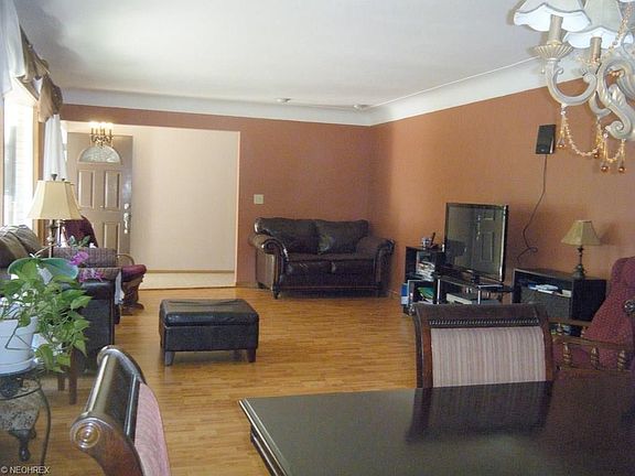 2nd image of 10637 Laurel Ln