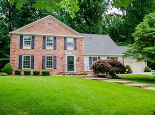 6544 Mapledale Ct, Falls Church, VA 22041