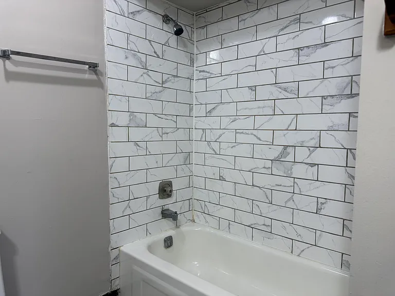 3348 184th St #2W — Photo 5