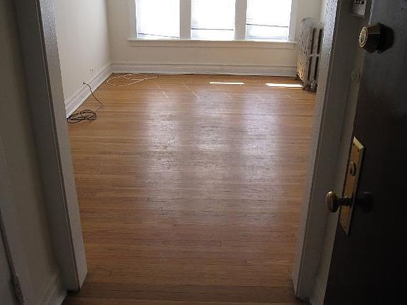 5th image of 1648 W Pratt Blvd APT 3l