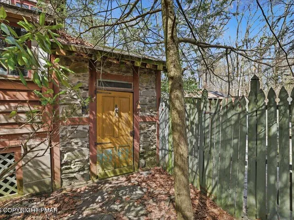3114 Pocono Dr, East Stroudsburg, PA 18302