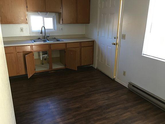 Kitchen / Dining Area