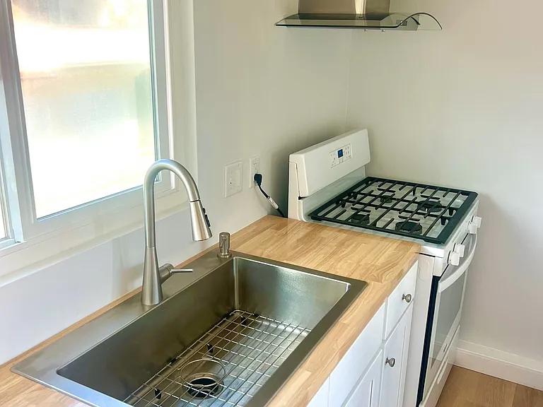 470 N Coast Hwy #J — Photo 4