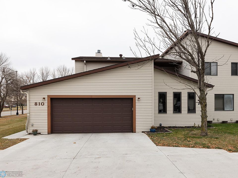 1st image of 810 9th St E #13