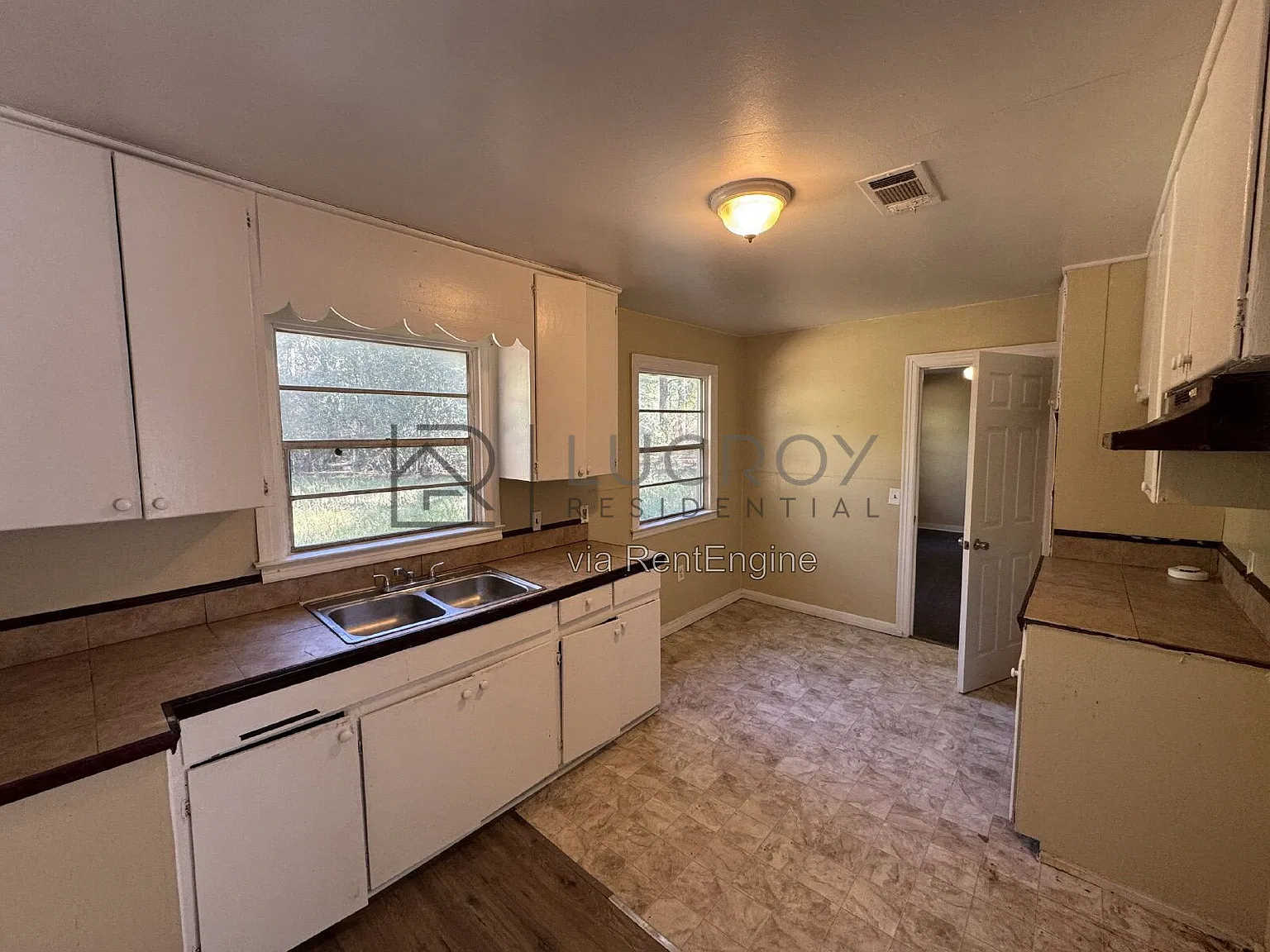 3 bed, 1.0 bath, 1115 sqft, $1,050 — Photo 4