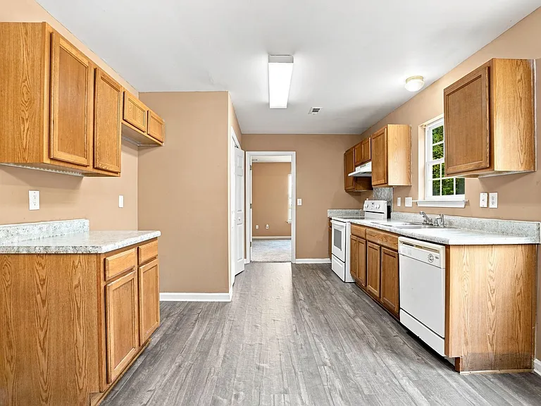 926 Oakshire Cir — Photo 12