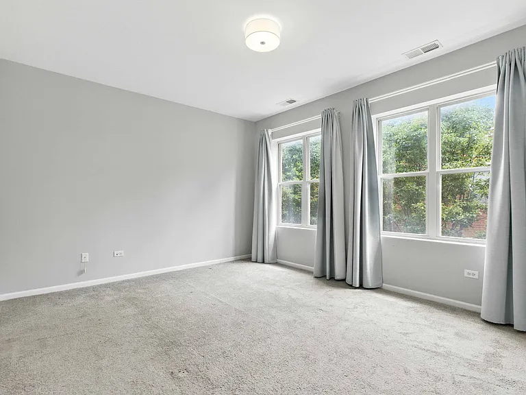 346 E 25th Pl #25 — Photo 9