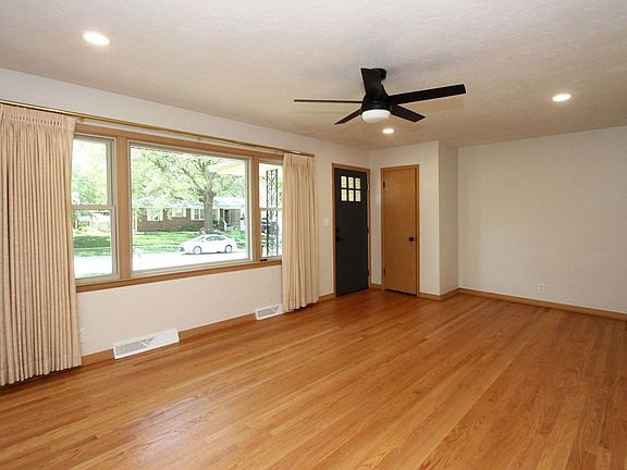 3rd image of 706 N 58th St